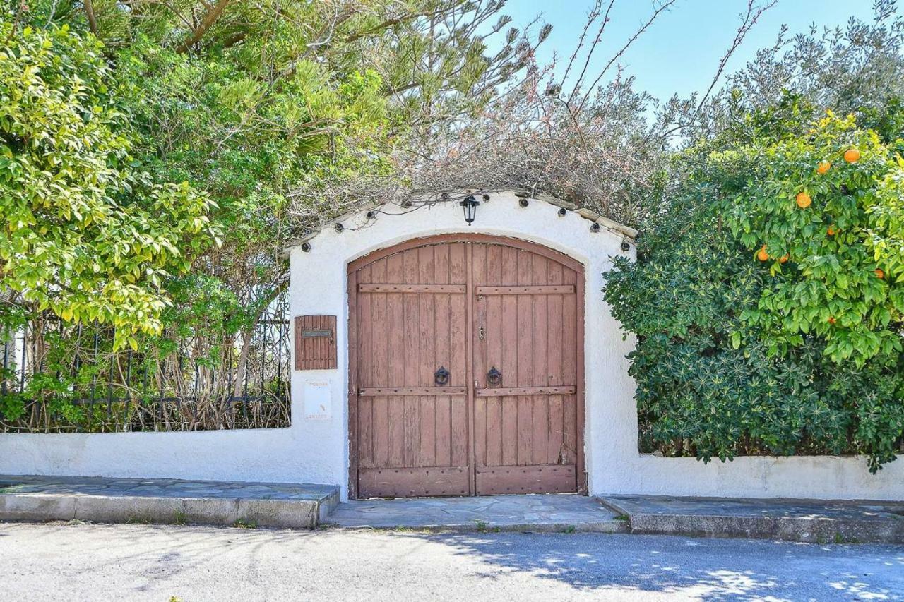 Light-Filled Home With Garden Near Beach Ανάβυσσος Εξωτερικό φωτογραφία