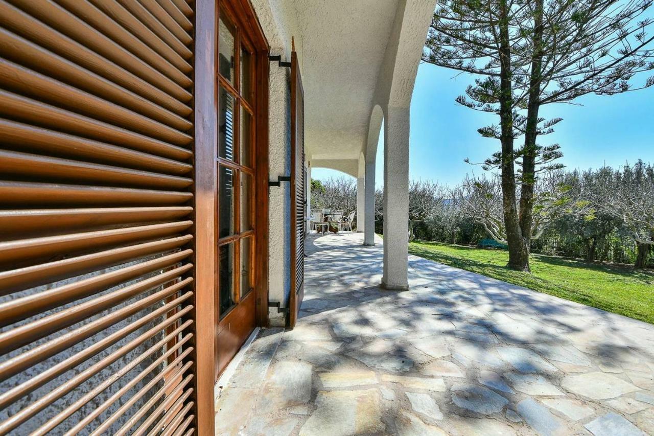 Light-Filled Home With Garden Near Beach Ανάβυσσος Εξωτερικό φωτογραφία